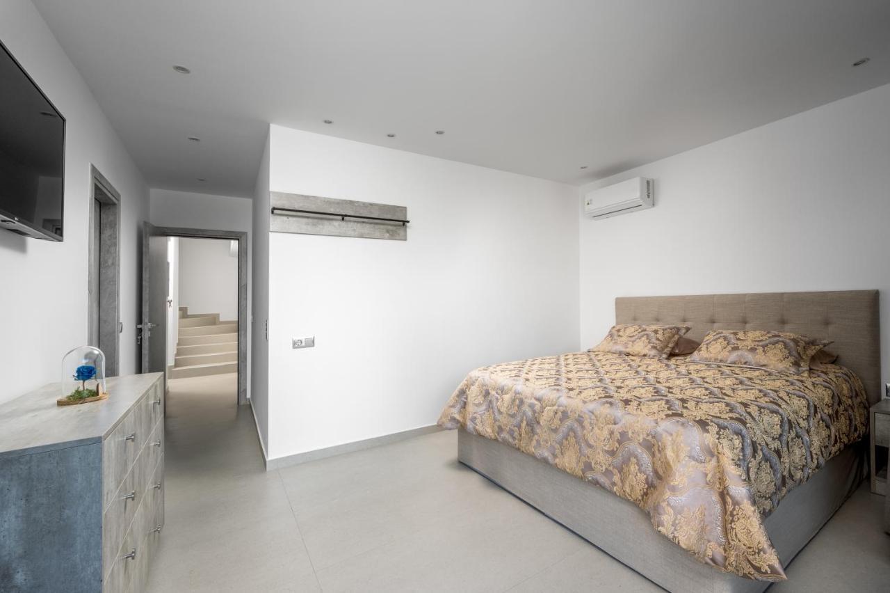 Penelope Beachfront Villa *