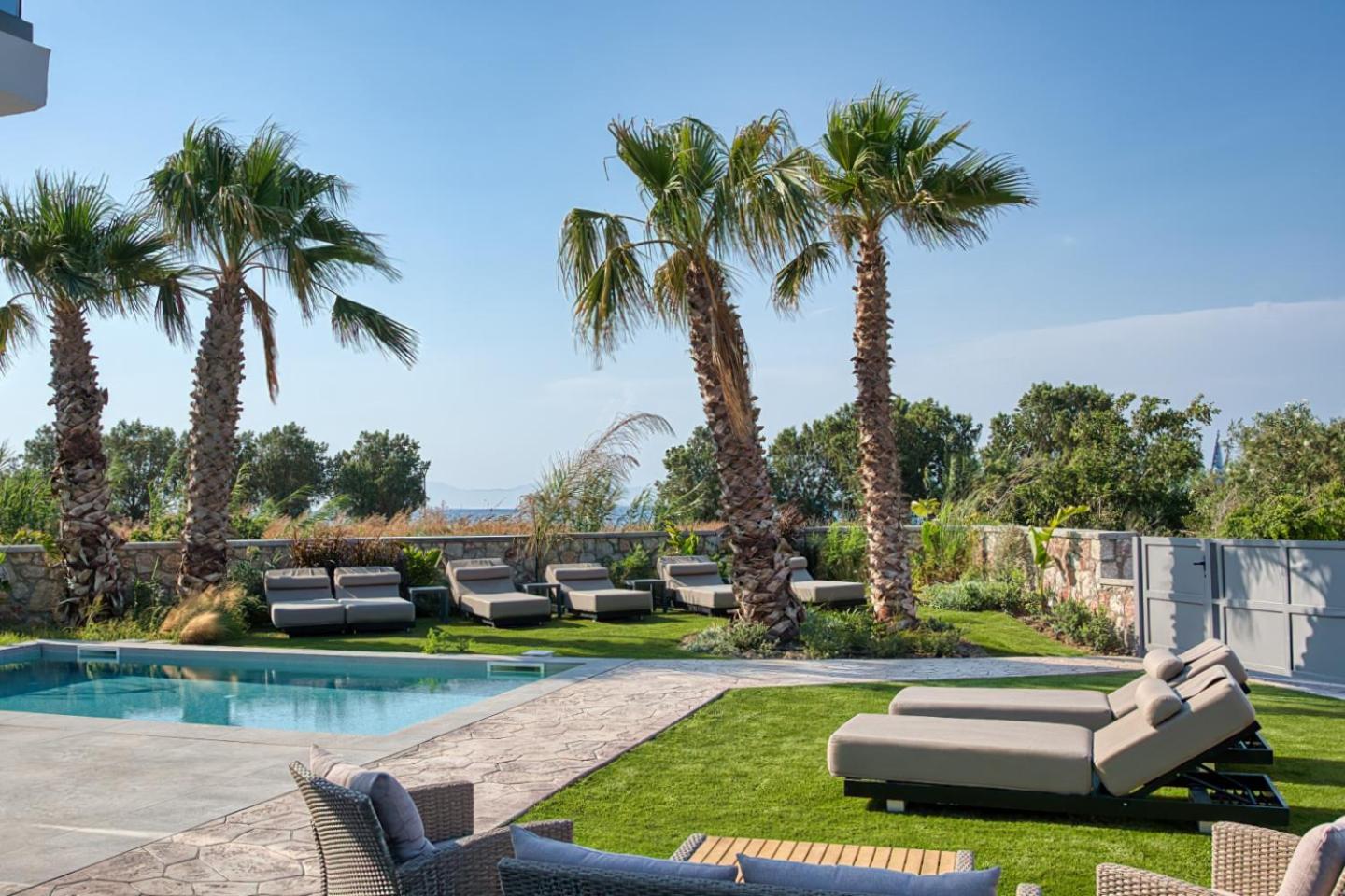 Villa Penelope Beachfront Kremastí