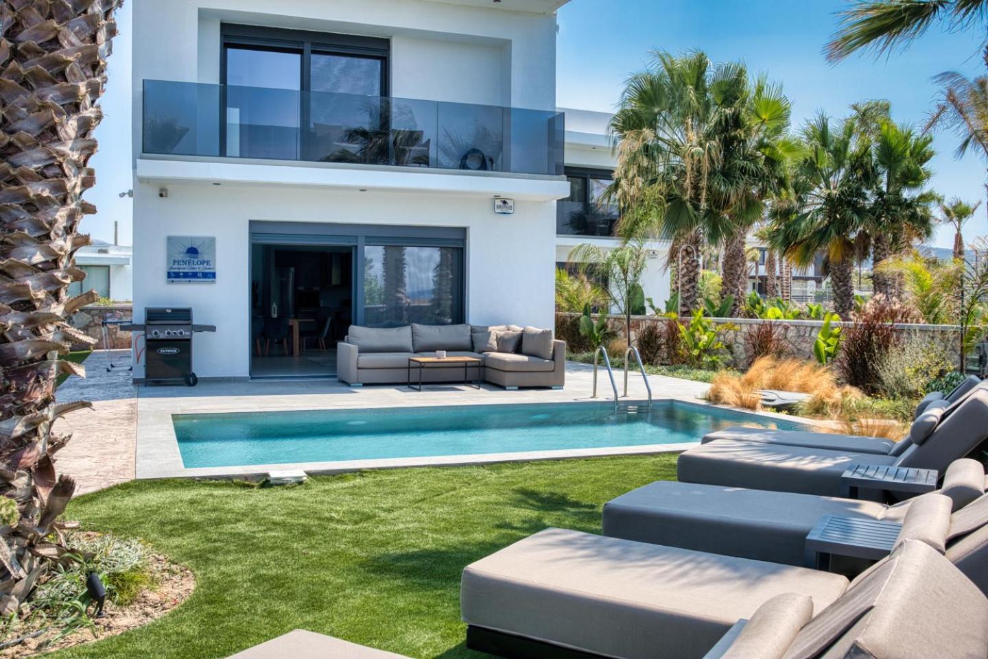 Villa Penelope Beachfront *