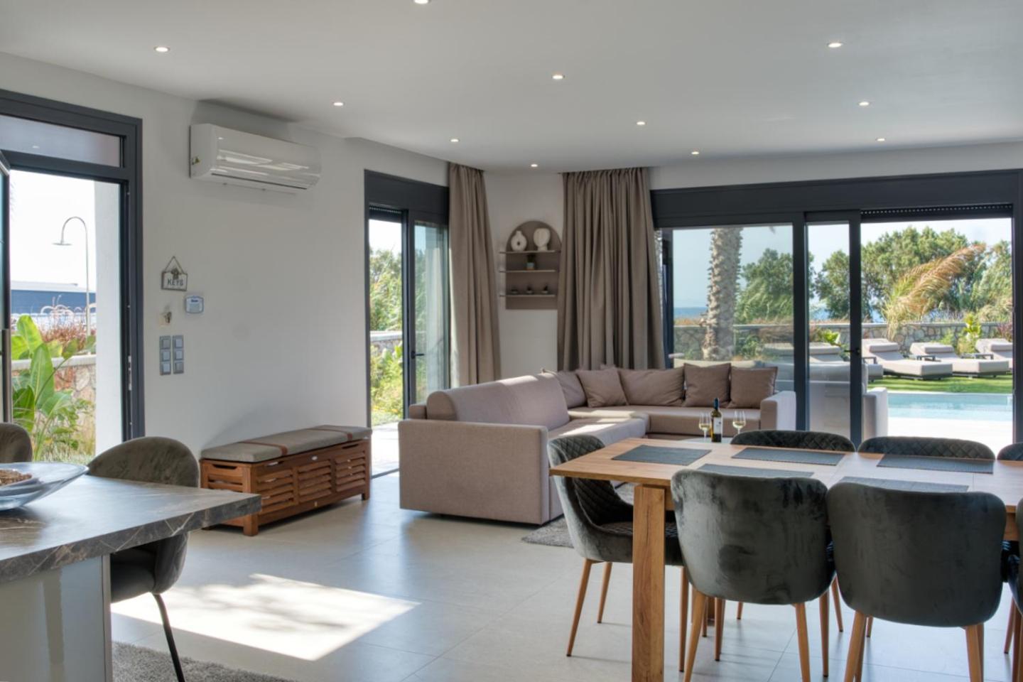 Penelope Beachfront Villa Kremastí